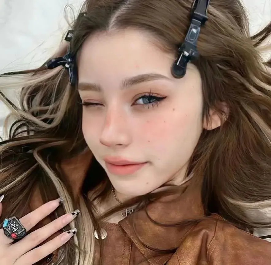 世故的女人 封面